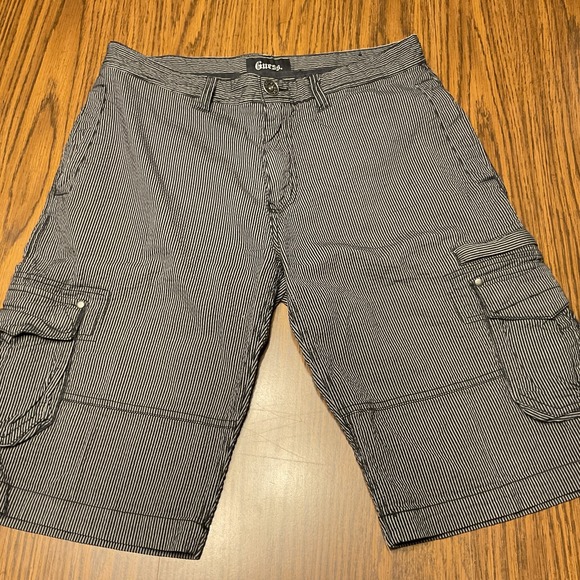 Guess Men's Black And Grey‎ Pinstripe Grunge Skater Long Shorts Size 32 - Picture 1 of 13